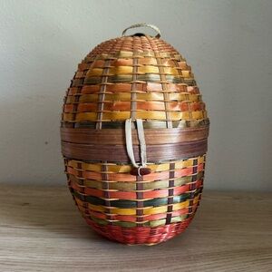 Easter Egg Shaped Woven Wicker Basket‎ Lidded Multicolor Vintage Easter Basket